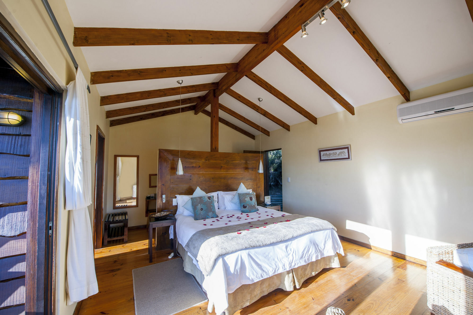 Elephant Hide Of Knysna Guest Lodge Exterior foto